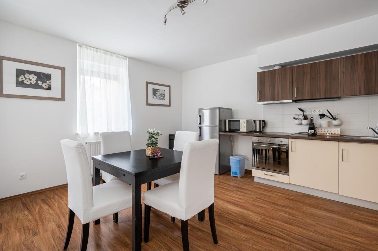 White Cascade Realty * Boedapest