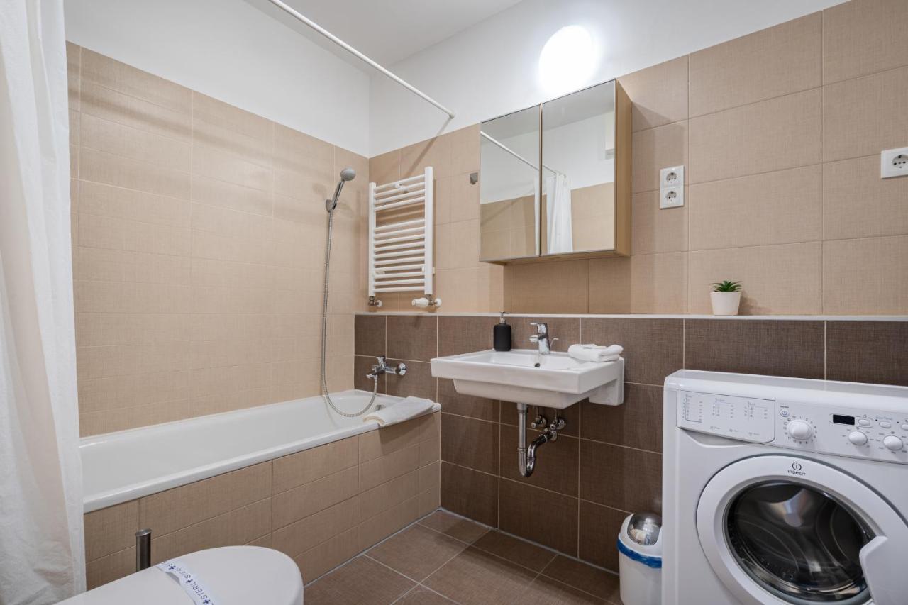 White Cascade Realty * Boedapest